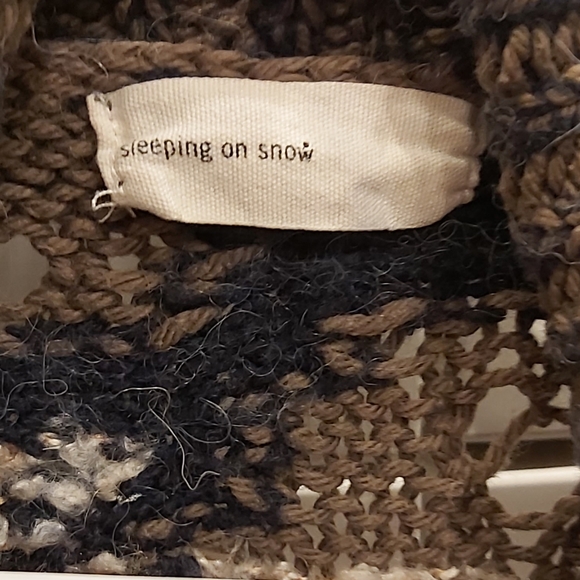 Sleeping on Snow cardigan - Picture 3 of 11